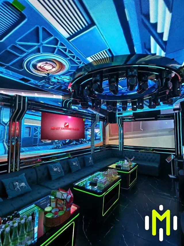 MATRIX VIP 1 長沙發發光桌面與智能燈光實景