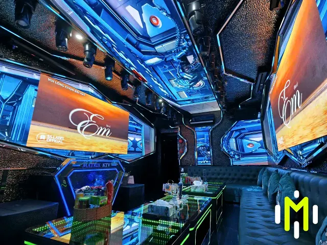 MATRIX VIP 3 主螢幕音響區與座席實景