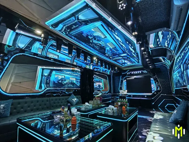 MATRIX VIP 68 機械獅影像天花與娛樂桌面全景