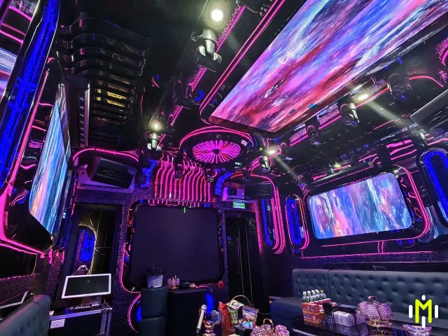 MONACO VIP 1 藍紫燈帶與沙發座席實景