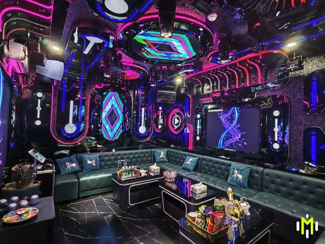 MONACO VIP 2 層次燈光與座席區實景