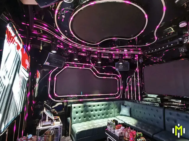 MONACO VIP 5 娛樂桌面與鄰近座席實景