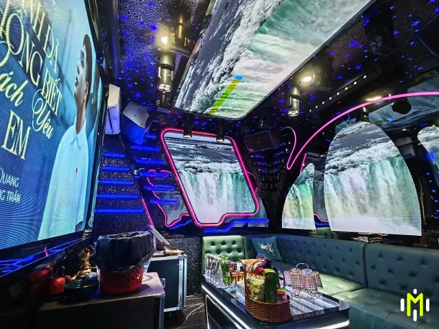 MONACO VIP 7 主螢幕娛樂桌面與多人座席實景
